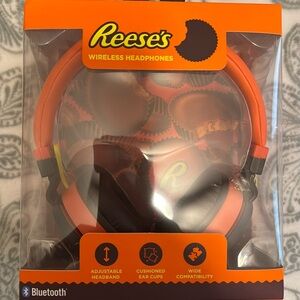 REESE’S WIRELESS HEADPHONES NWT